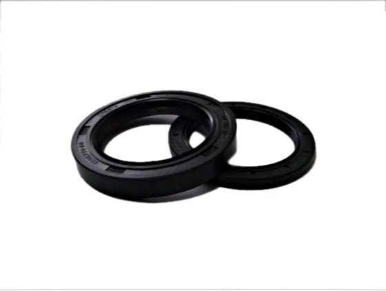 travel pump shaft seal housing